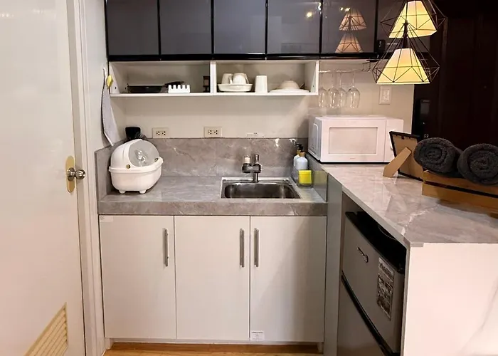 Hyde Away Staycation 4*
