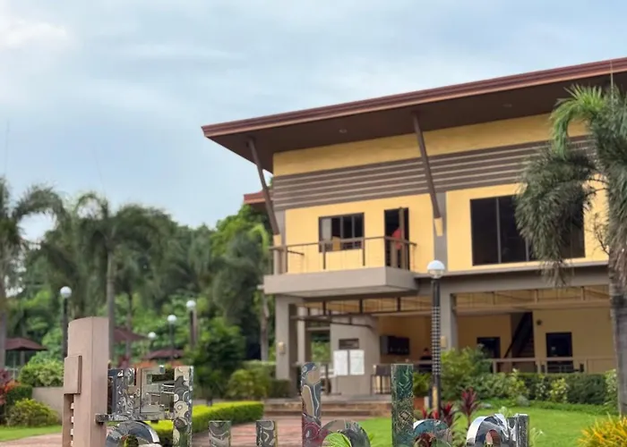 Hyde Away Staycation Aparthotel 4*